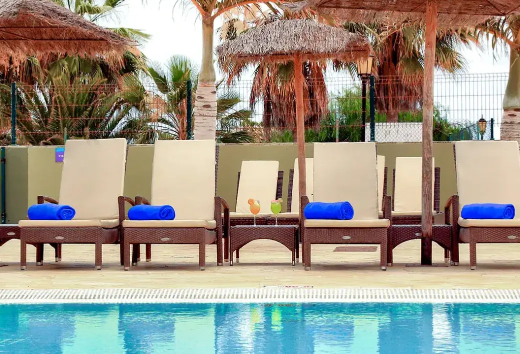 Basen w hotelu Labranda Aloe Club