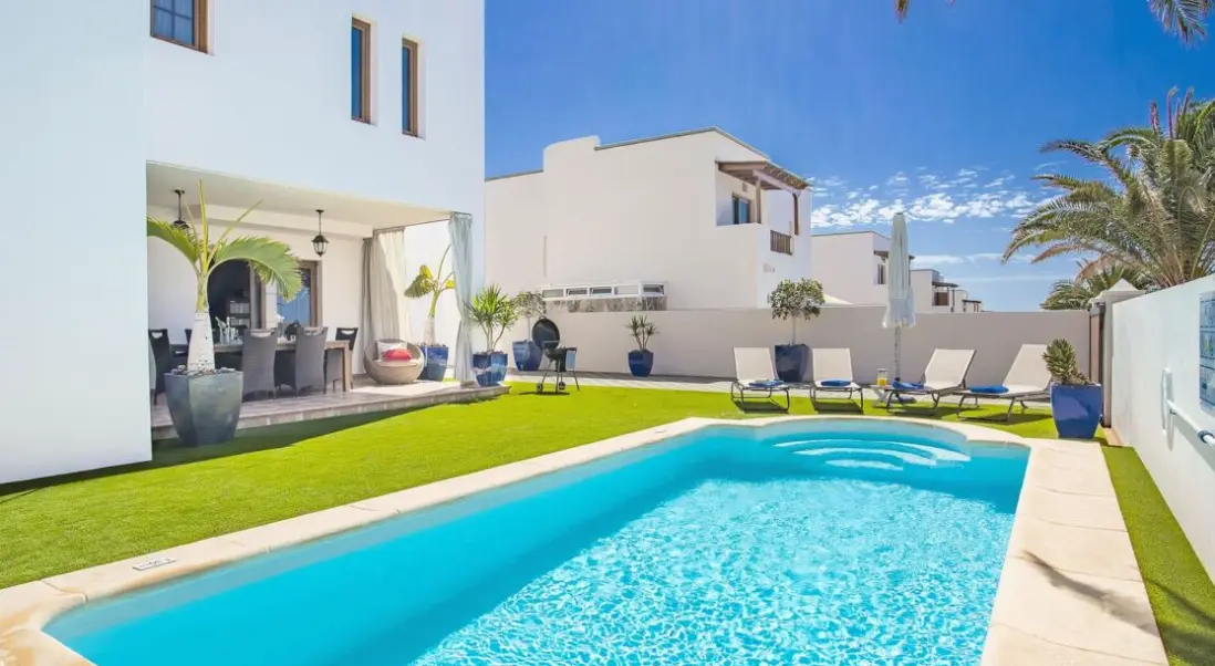 Basen w hotelu Las Caletas Village
