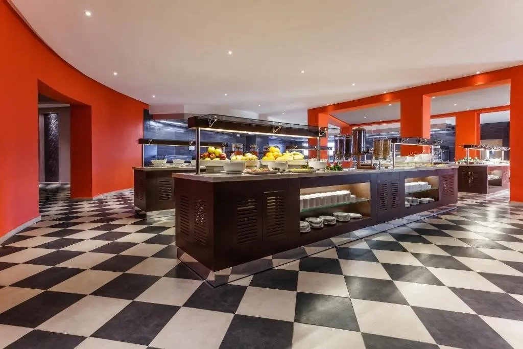 Restauracja i jedzenie w hotelu Les Dunes dOr