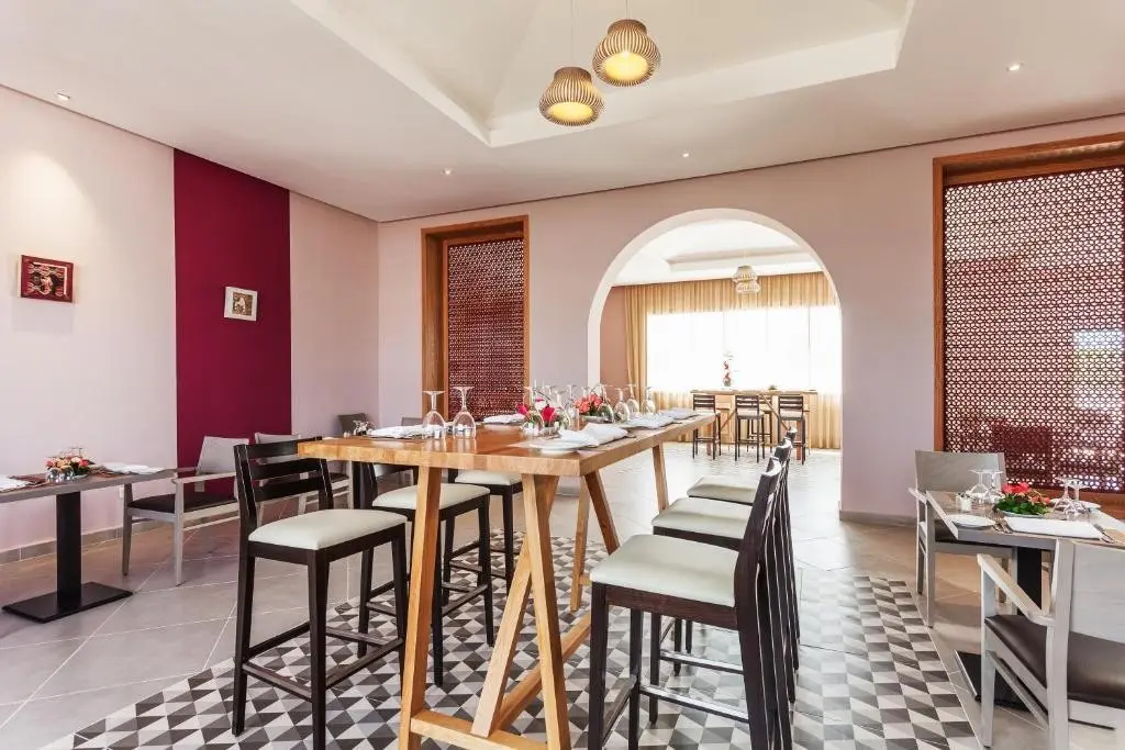 Restauracja i jedzenie w hotelu Les Dunes dOr