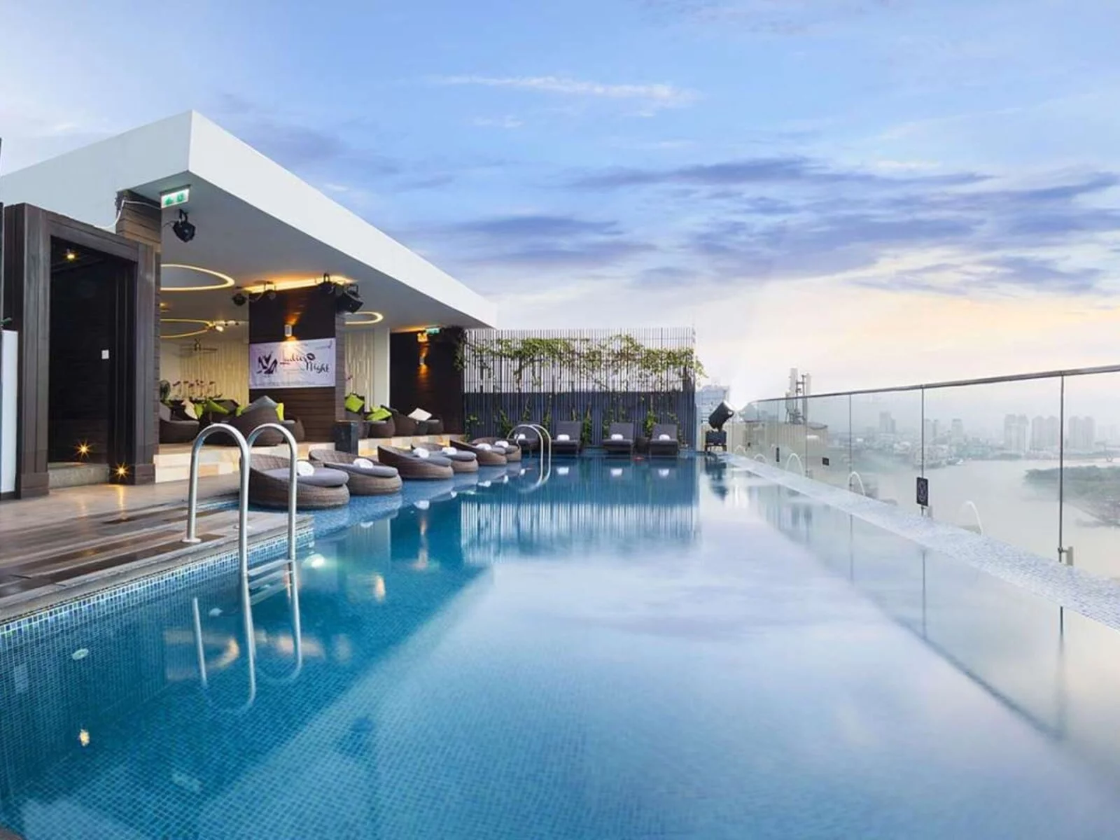 Hotel Liberty Central Saigon Riverside