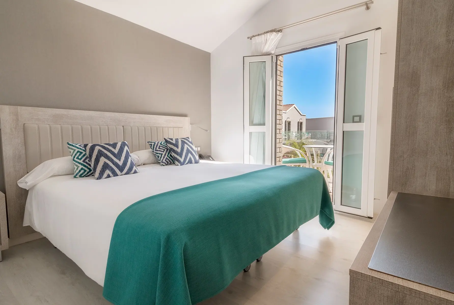 LIVVO Los Calderones — LIVVO LOS CALDERONES