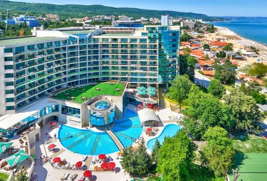 Basen w hotelu Marina Grand Beach