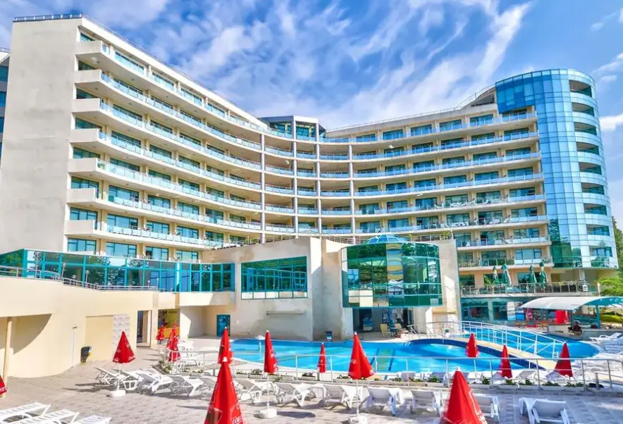 Basen w hotelu Marina Grand Beach