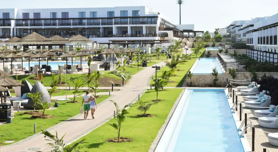 Basen w hotelu Melia Laguna Beach Resort