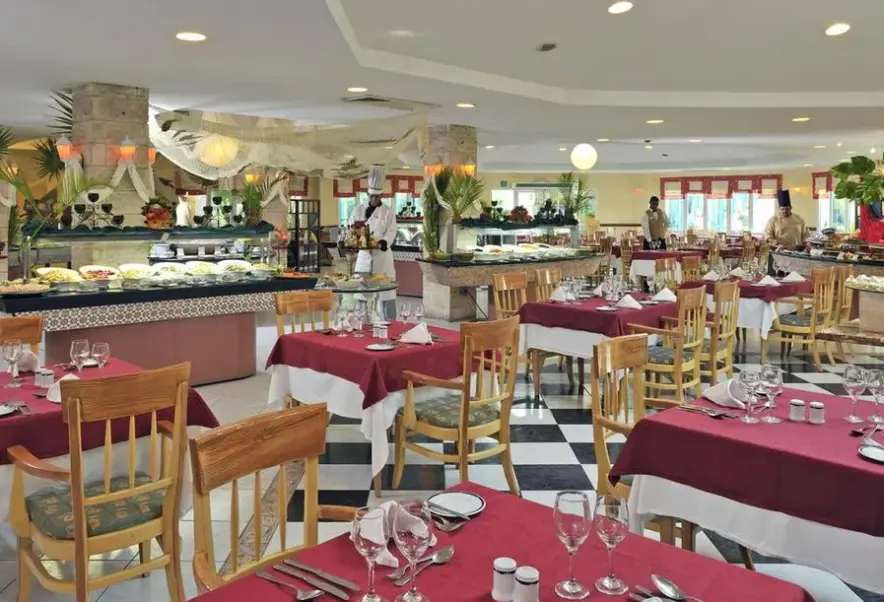 Restauracja i jedzenie w hotelu Melia Las Antillas