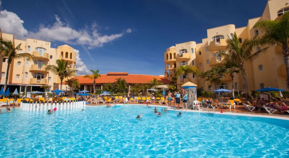 Basen w hotelu Monte Feliz