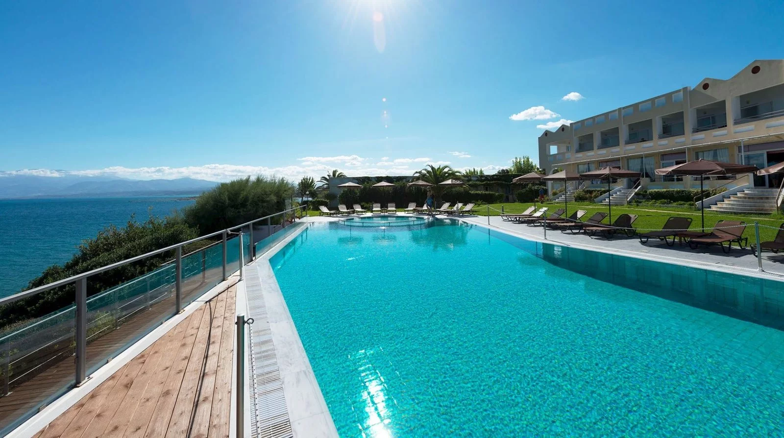 Hotel Niforeika Beach Hotel & Bungalows