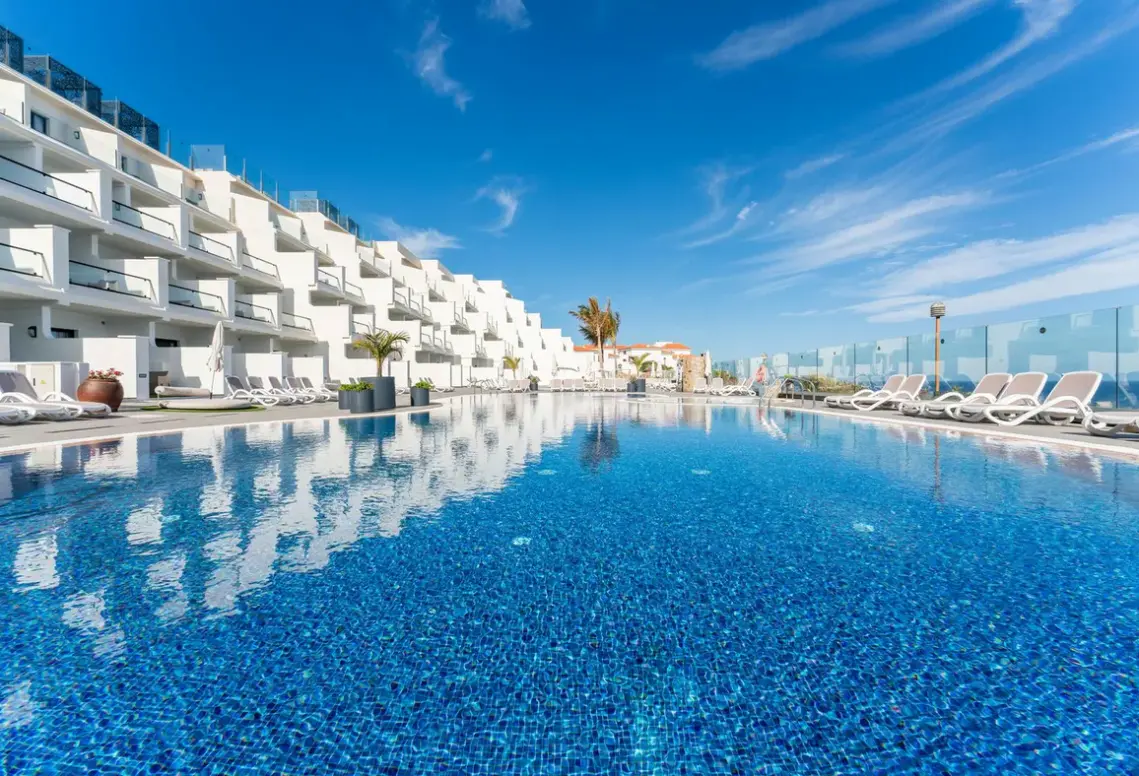 Basen w hotelu Occidental Roca Negra