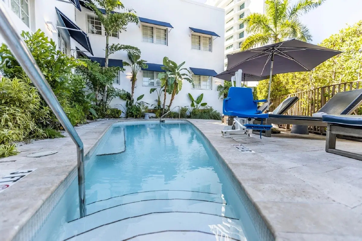 Basen w hotelu Oceanside Hotel