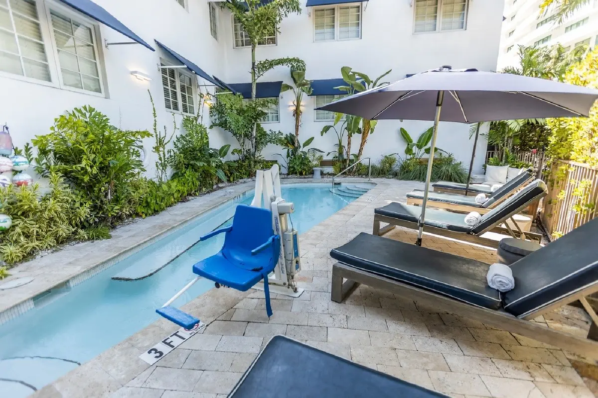 Basen w hotelu Oceanside Hotel
