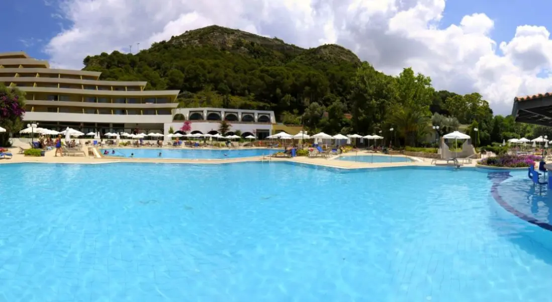 Basen w hotelu Olympic Palace