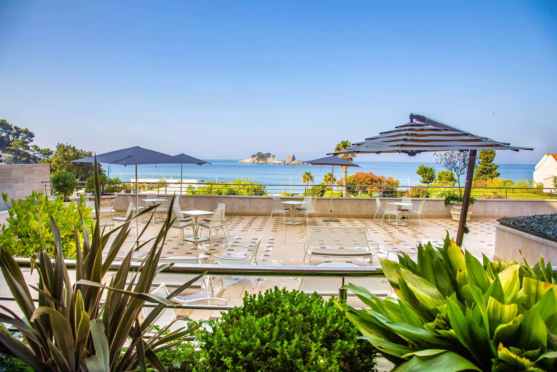 Hotel Palas outdoor area view 2