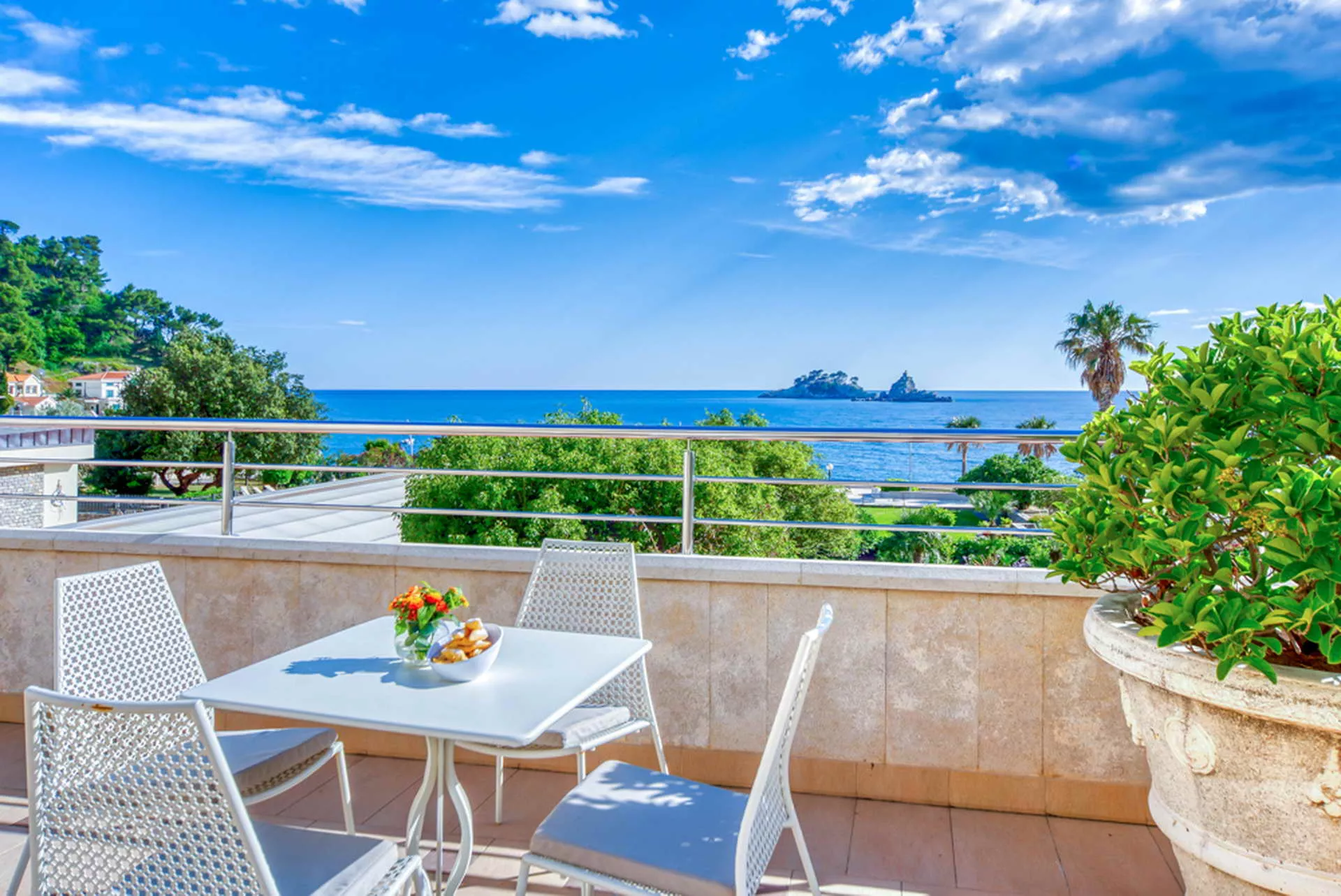 Hotel Palas outdoor area view 13