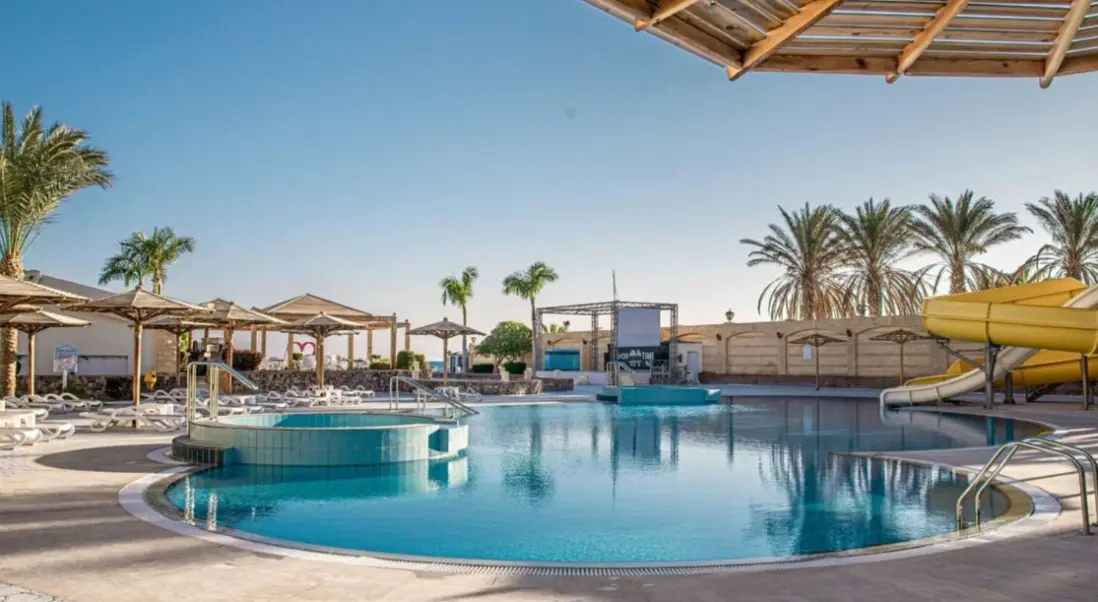 Basen w hotelu Palm Beach