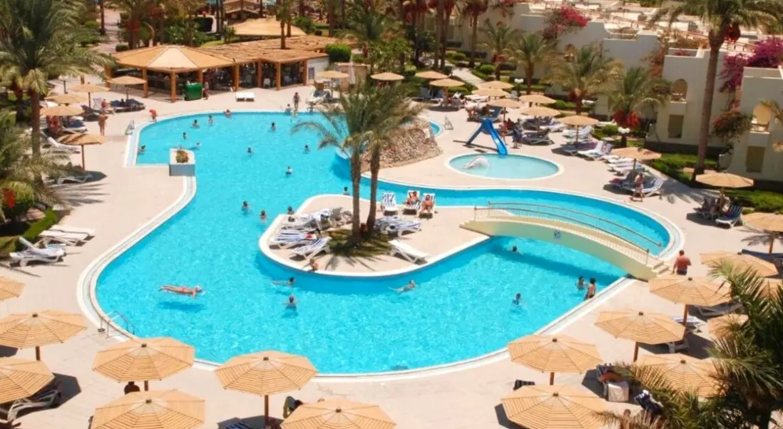 Basen w hotelu Palm Beach
