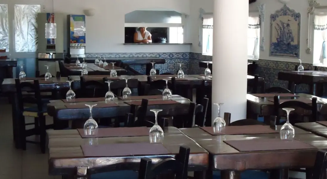 Restauracja i jedzenie w hotelu Pensao Torre Velha