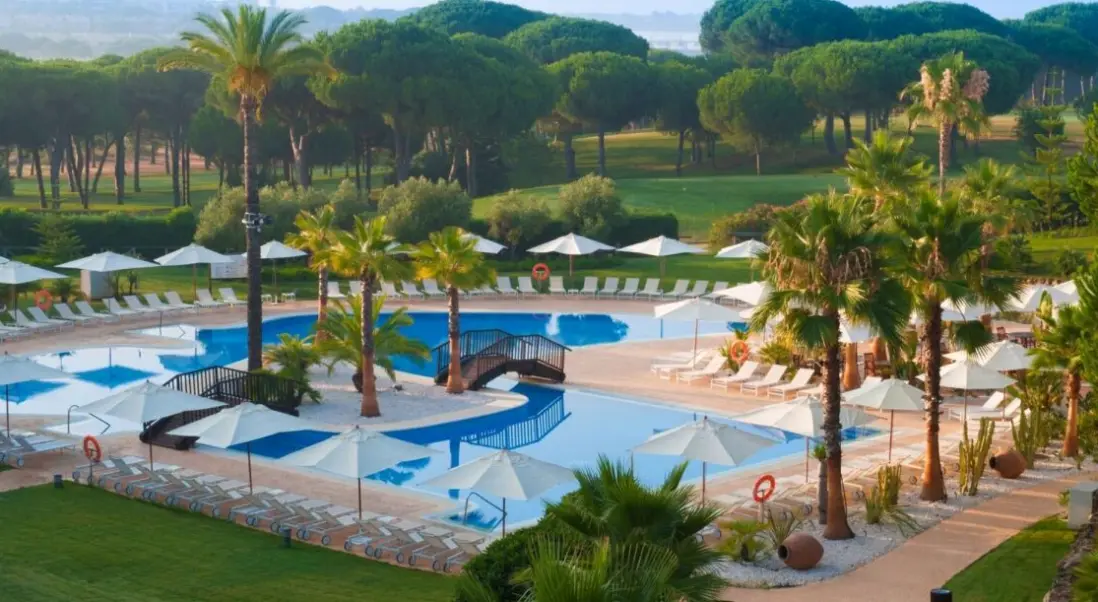 Basen w hotelu Precise Resort El Rompido Hotel