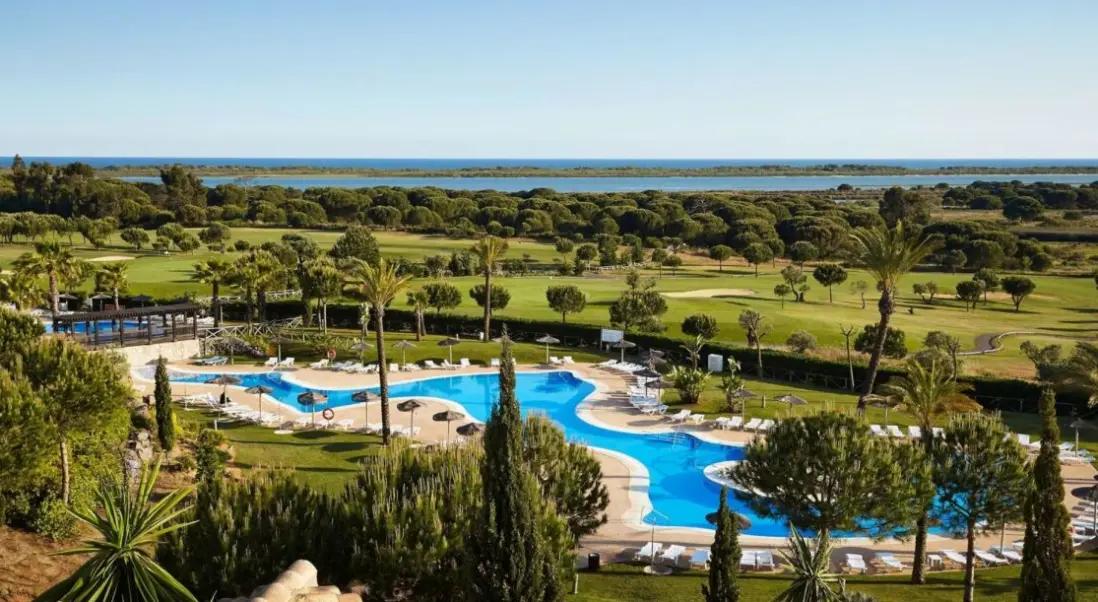 Basen w hotelu Precise Resort El Rompido Hotel