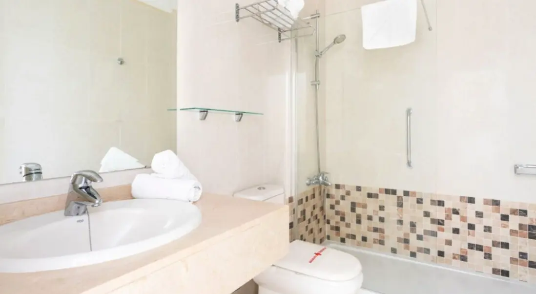Łazienka w pokoju hotelu Residencial El Llano