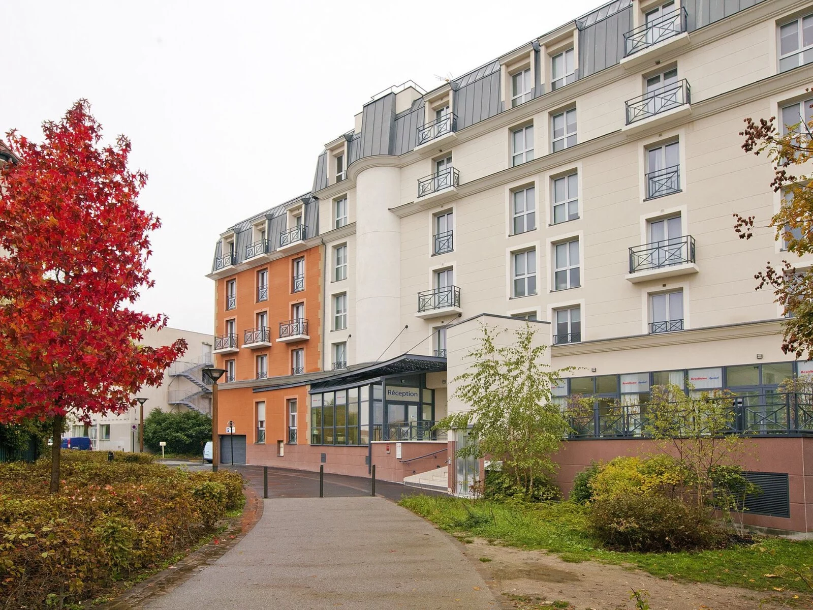 Hotel Residhome Neuilly Bords de Marne