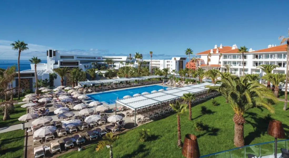 Basen w hotelu Riu Arecas