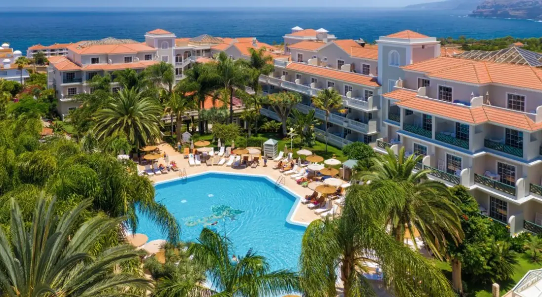 Basen w hotelu Riu Garoe