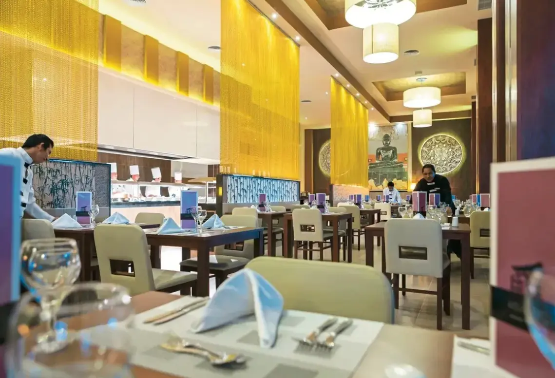 Restauracja i jedzenie w hotelu Riu Playacar