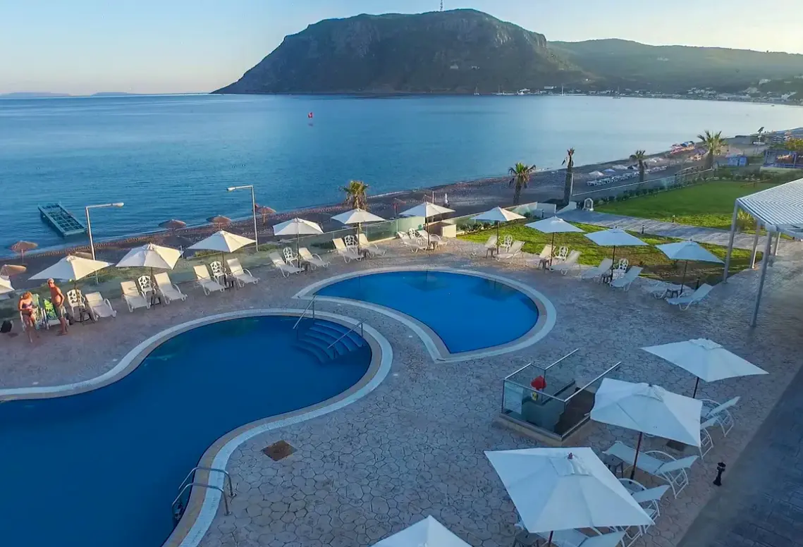 Basen w hotelu Royal Bay Hotel