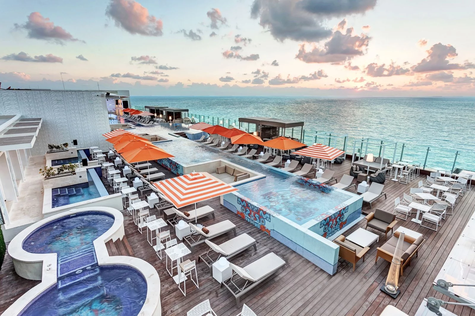 Hotel Royalton CHIC Suites Cancun Resort & Spa
