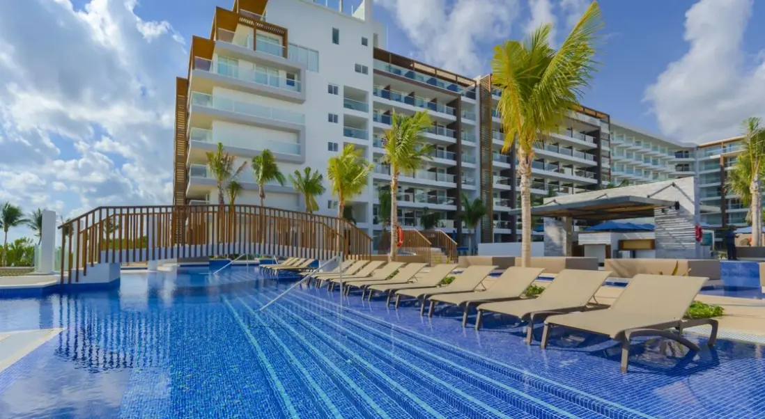 Basen w hotelu Royalton Splash Riviera Cancun