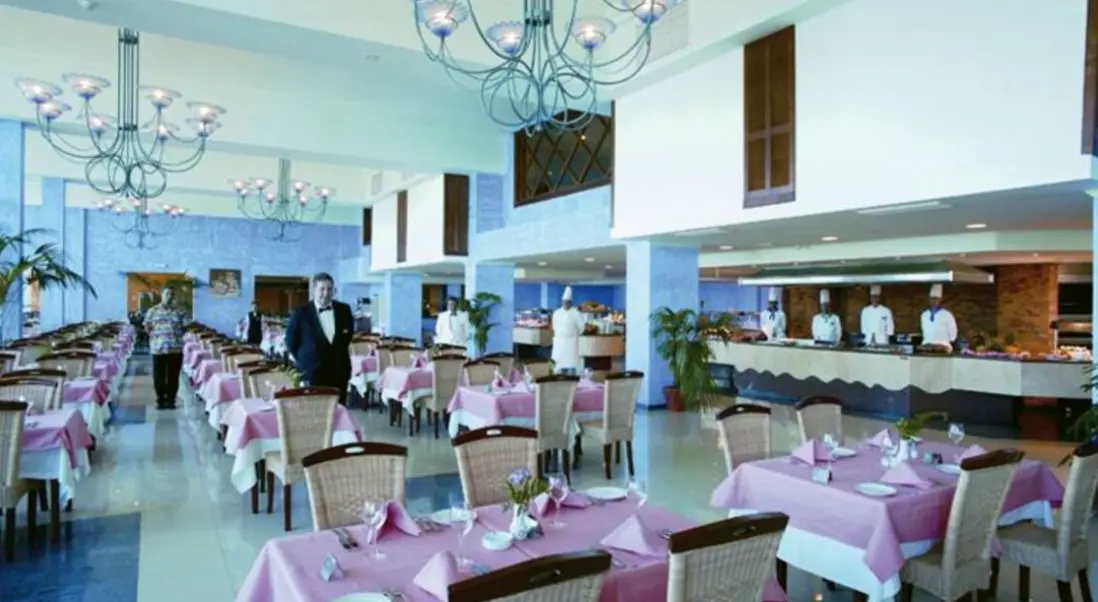 Restauracja i jedzenie w hotelu Sandos Papagayo