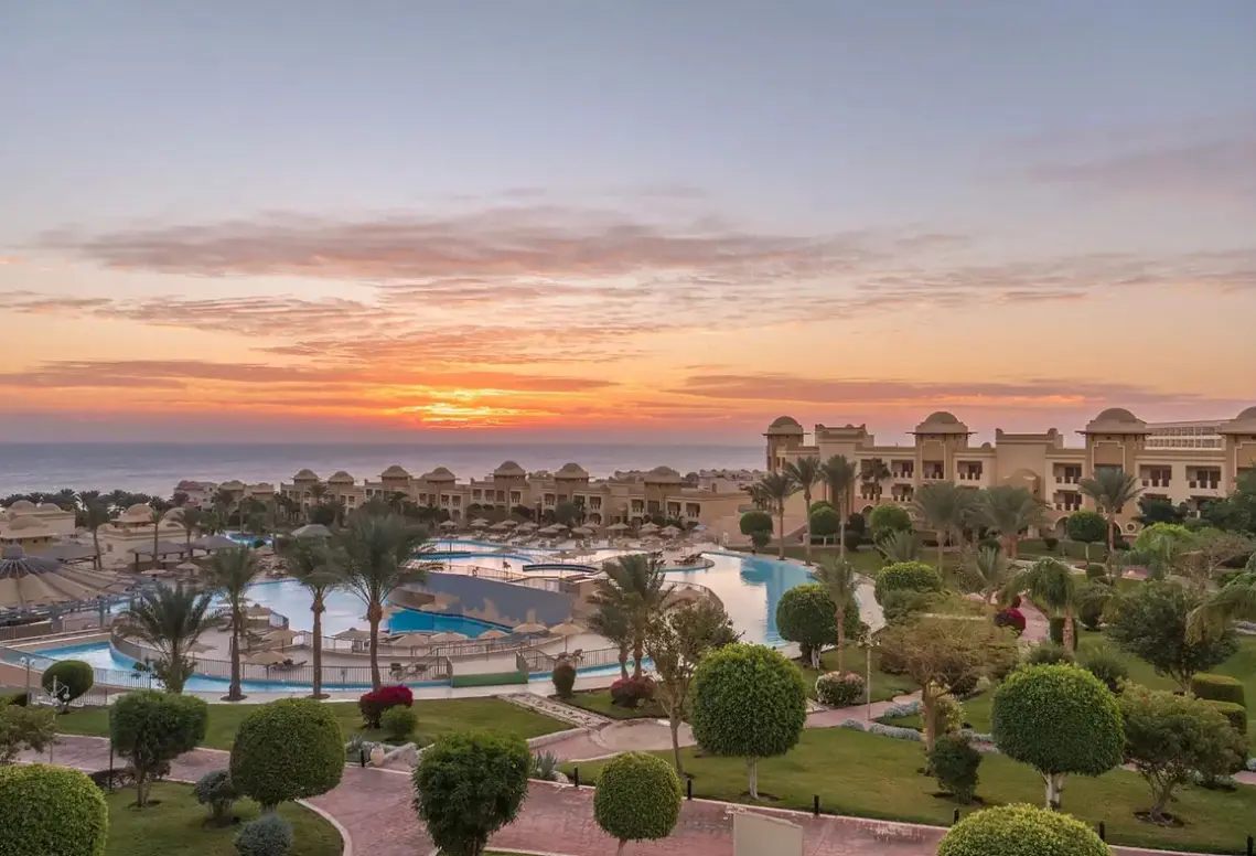 Basen w hotelu Serenity Alpha Beach