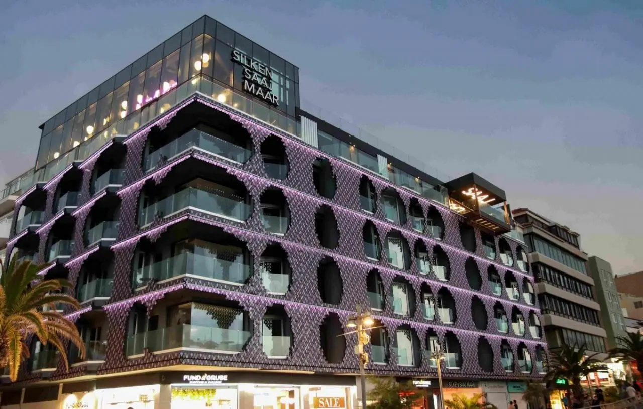 Silken Saaj Maar — SILKEN SAAJ MAAR