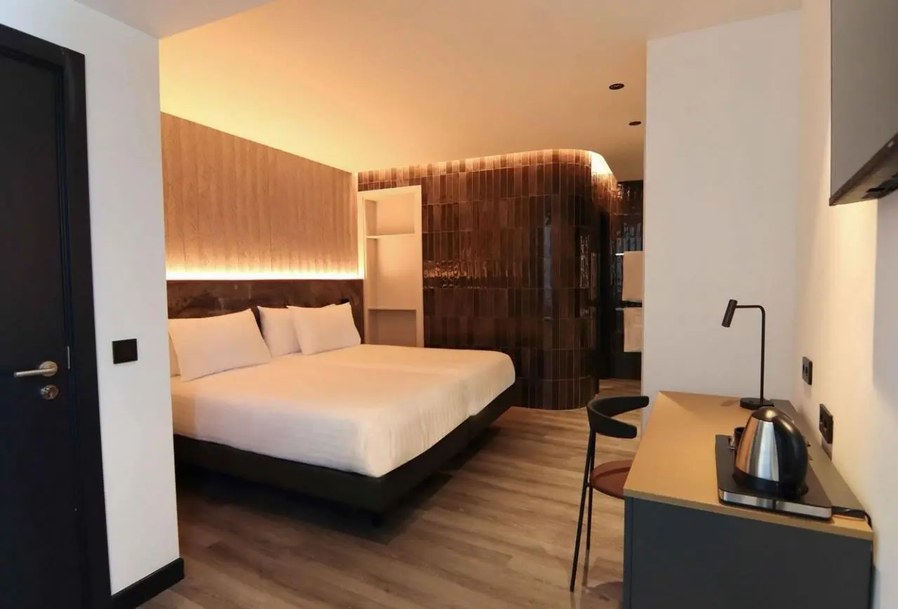 Silken Saaj Maar — SILKEN SAAJ MAAR