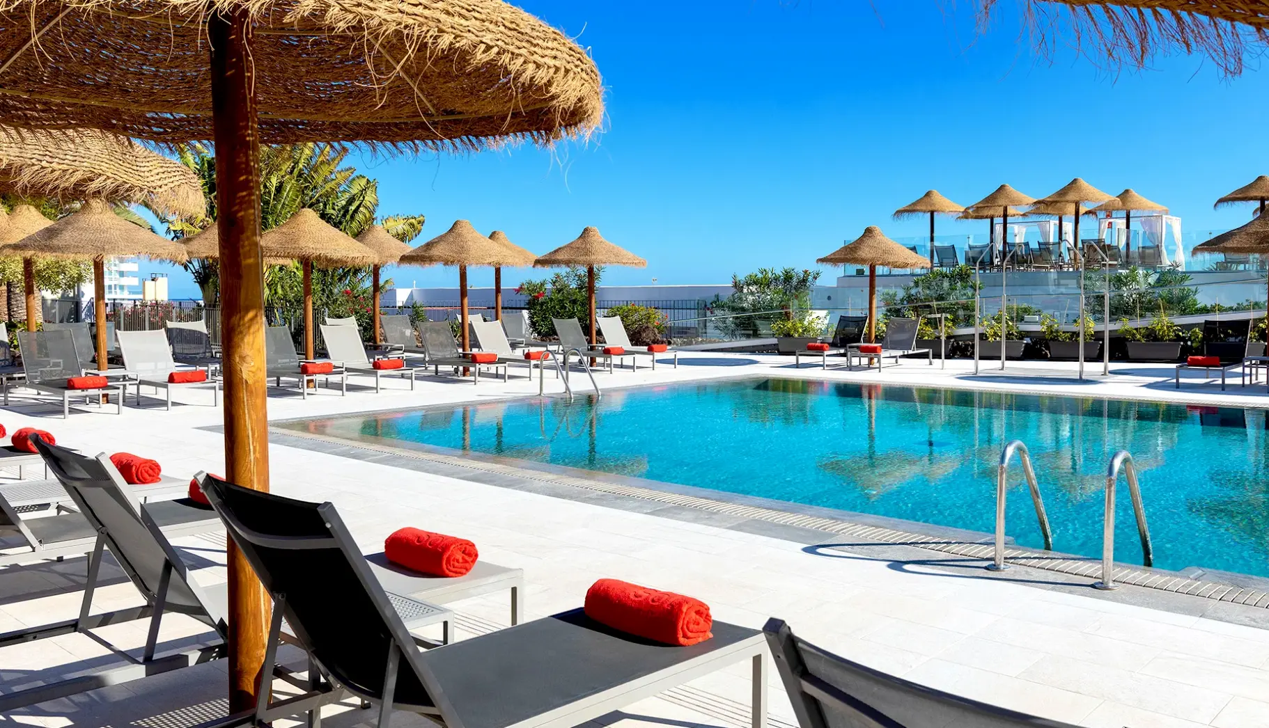 Basen w hotelu Sol Fuerteventura Jandia - All Suites