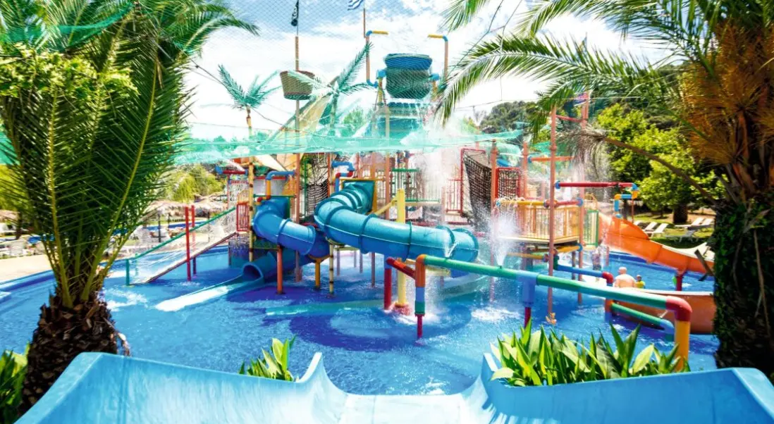 Basen w hotelu SplashWorld Aqualand Resort