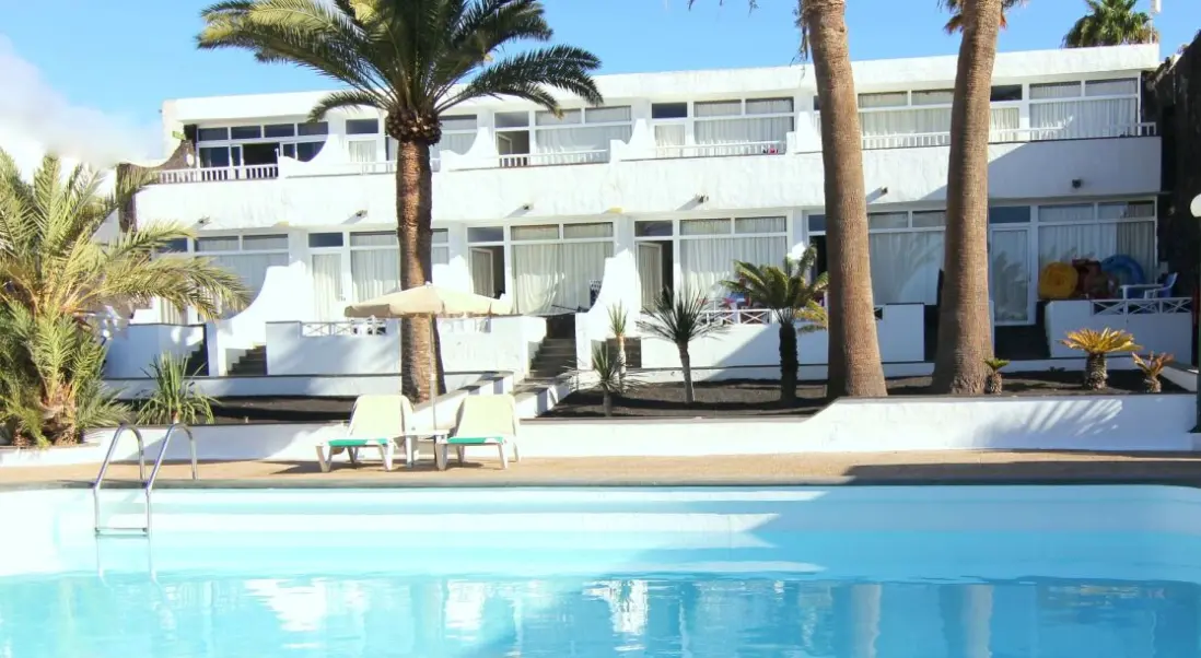 Basen w hotelu Studios and Appartments Arena Dorada