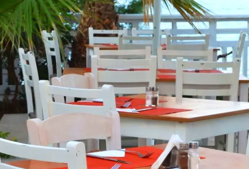 Restauracja i jedzenie w hotelu Sunset Beach
