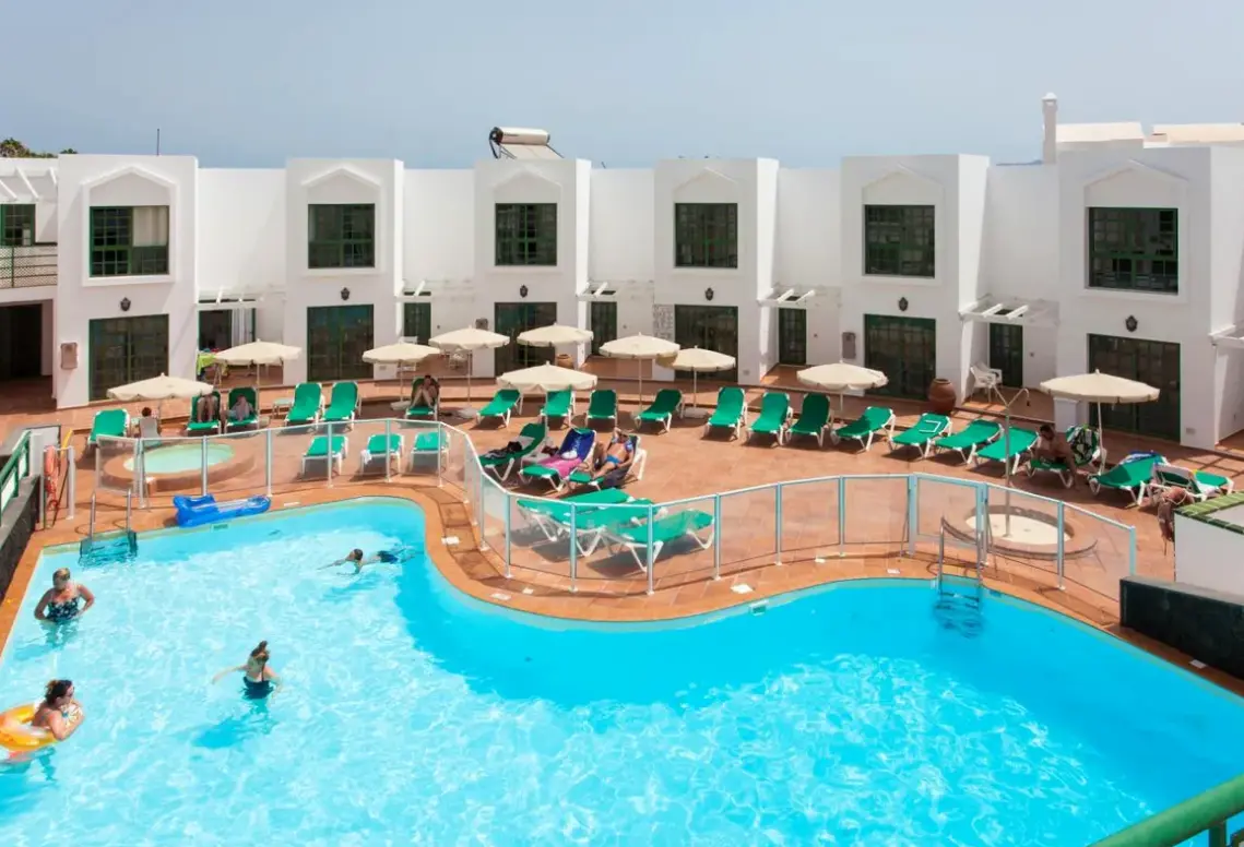Basen w hotelu Tao Caleta Playa