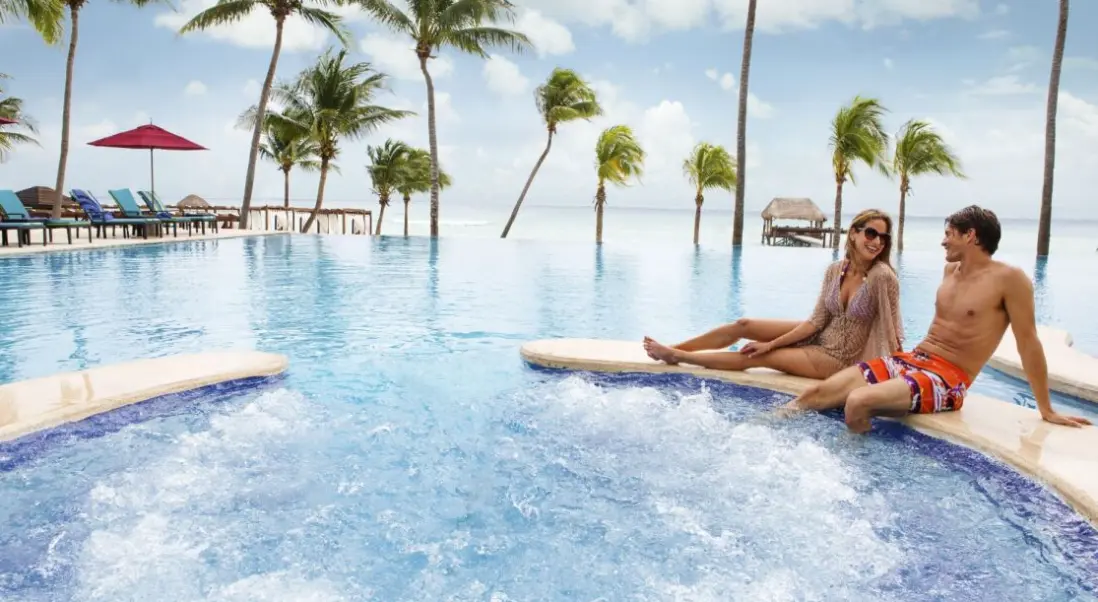 Basen w hotelu The Fives Beach All Senses Inclusive