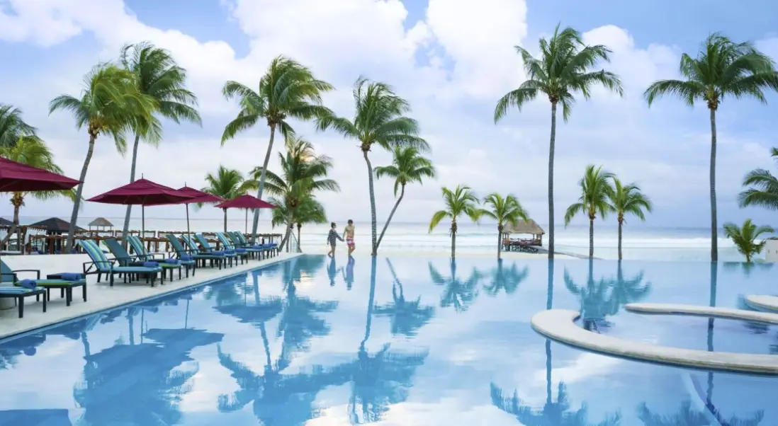 Basen w hotelu The Fives Beach All Senses Inclusive