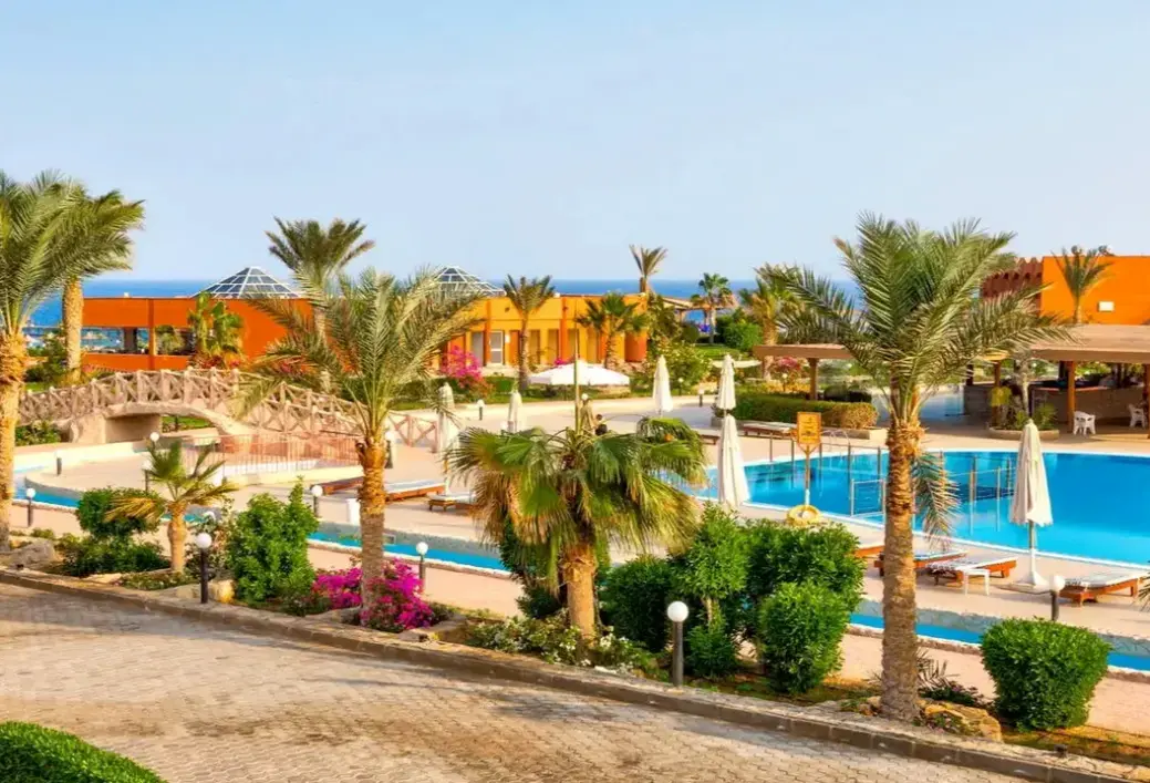 Basen w hotelu Three Corners Happy Life Beach Resort
