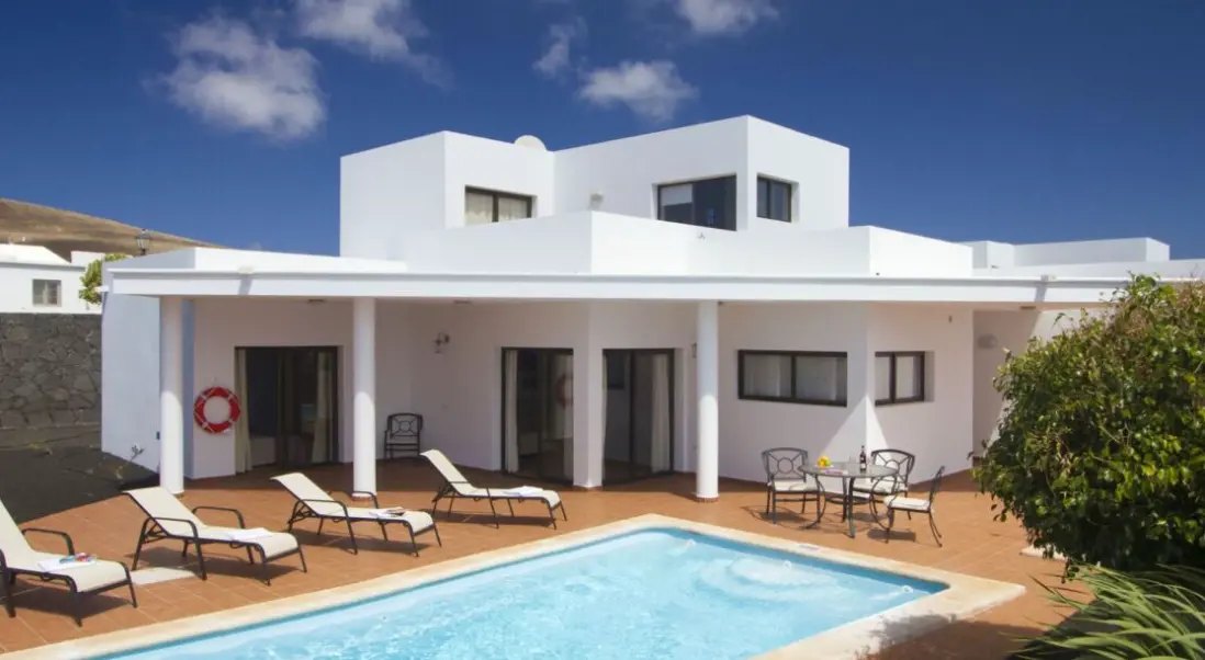Basen w hotelu Villas Blancas Lanzarote