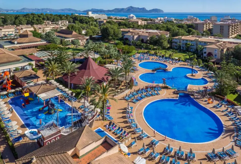 Basen w hotelu Zafiro Can Picafort
