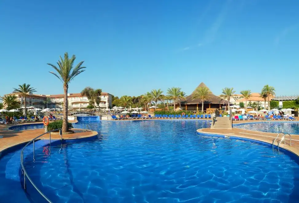 Basen w hotelu Zafiro Can Picafort