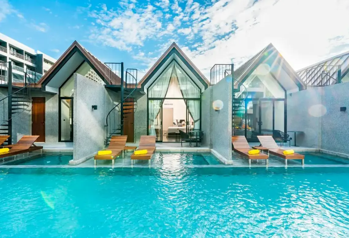Basen w hotelu Ana Anan Resort & Villas Pattaya
