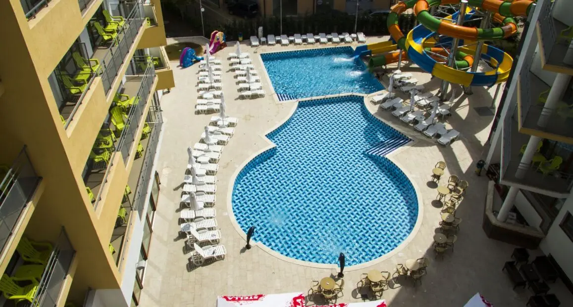 Basen w hotelu Best Western Plus Premium Inn