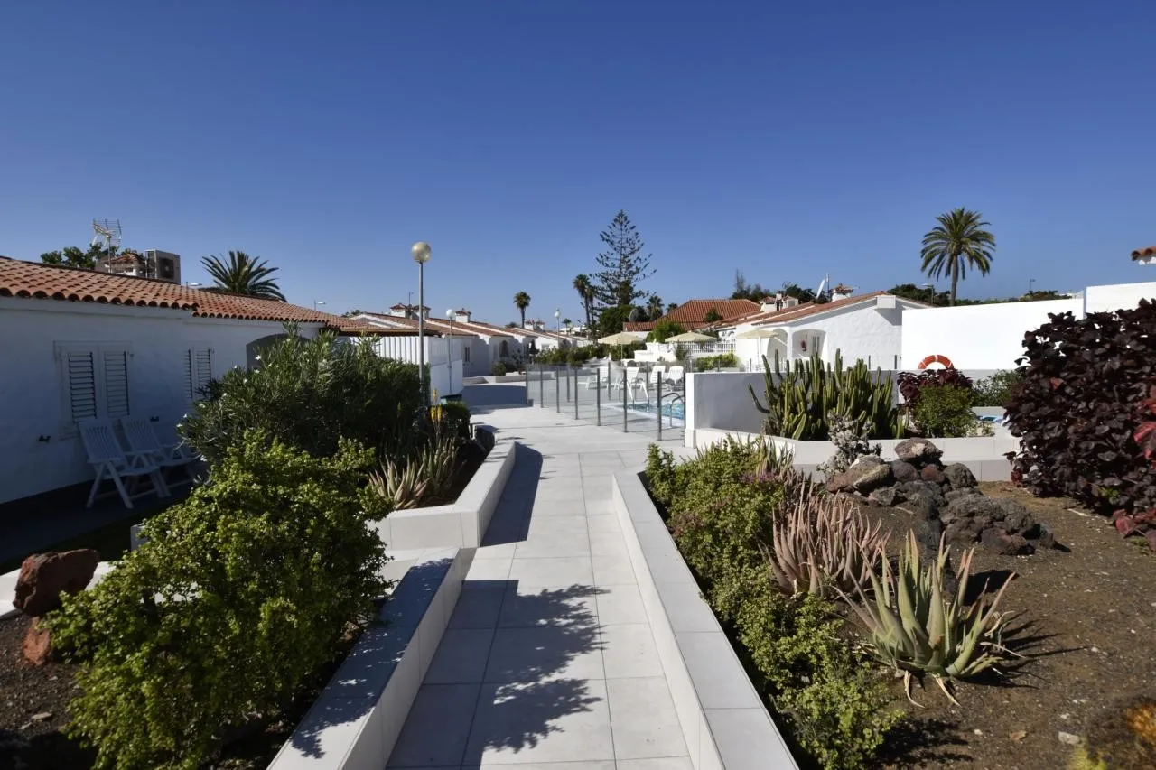 Bungalows Adonis — BUNGALOWS ADONIS