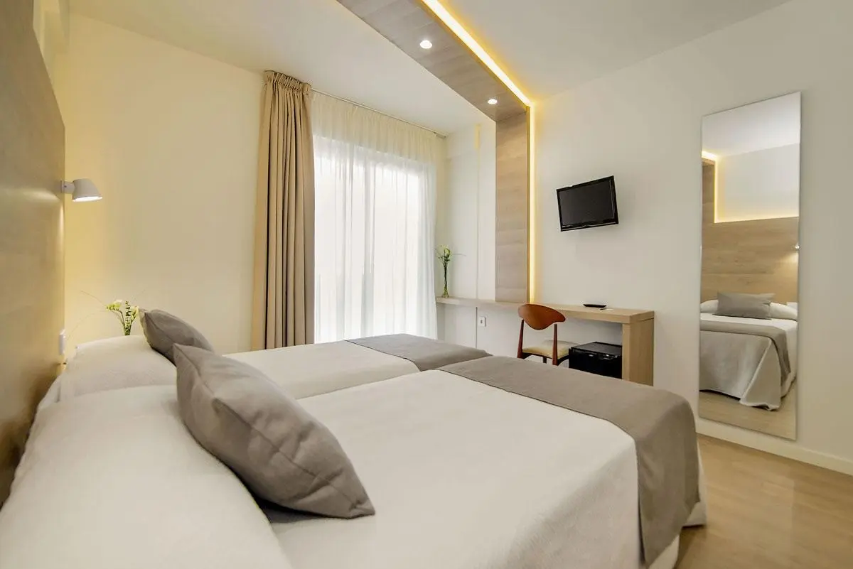 Carlos I Benidorm — CARLOS I BENIDORM